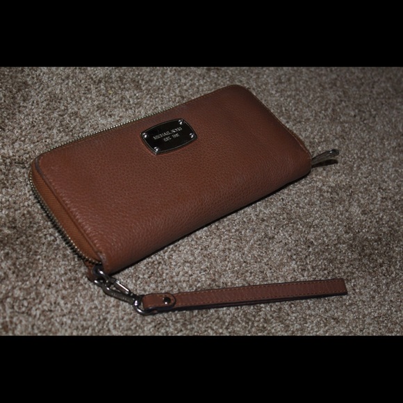 Michael Kors Handbags - Michael Kors wallet with wrist strap